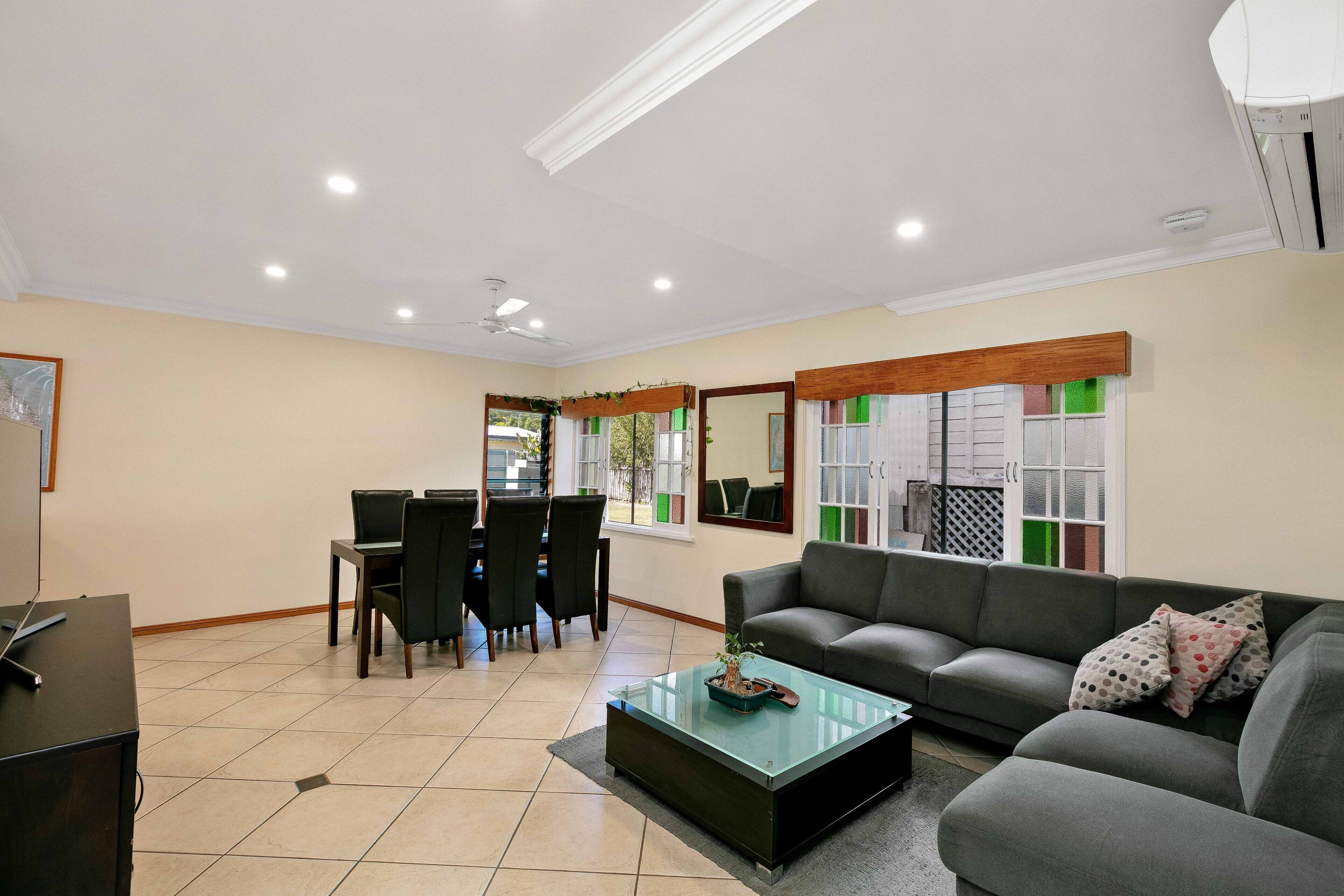 Cairns central  walking Distance \"Town House\" — image 9