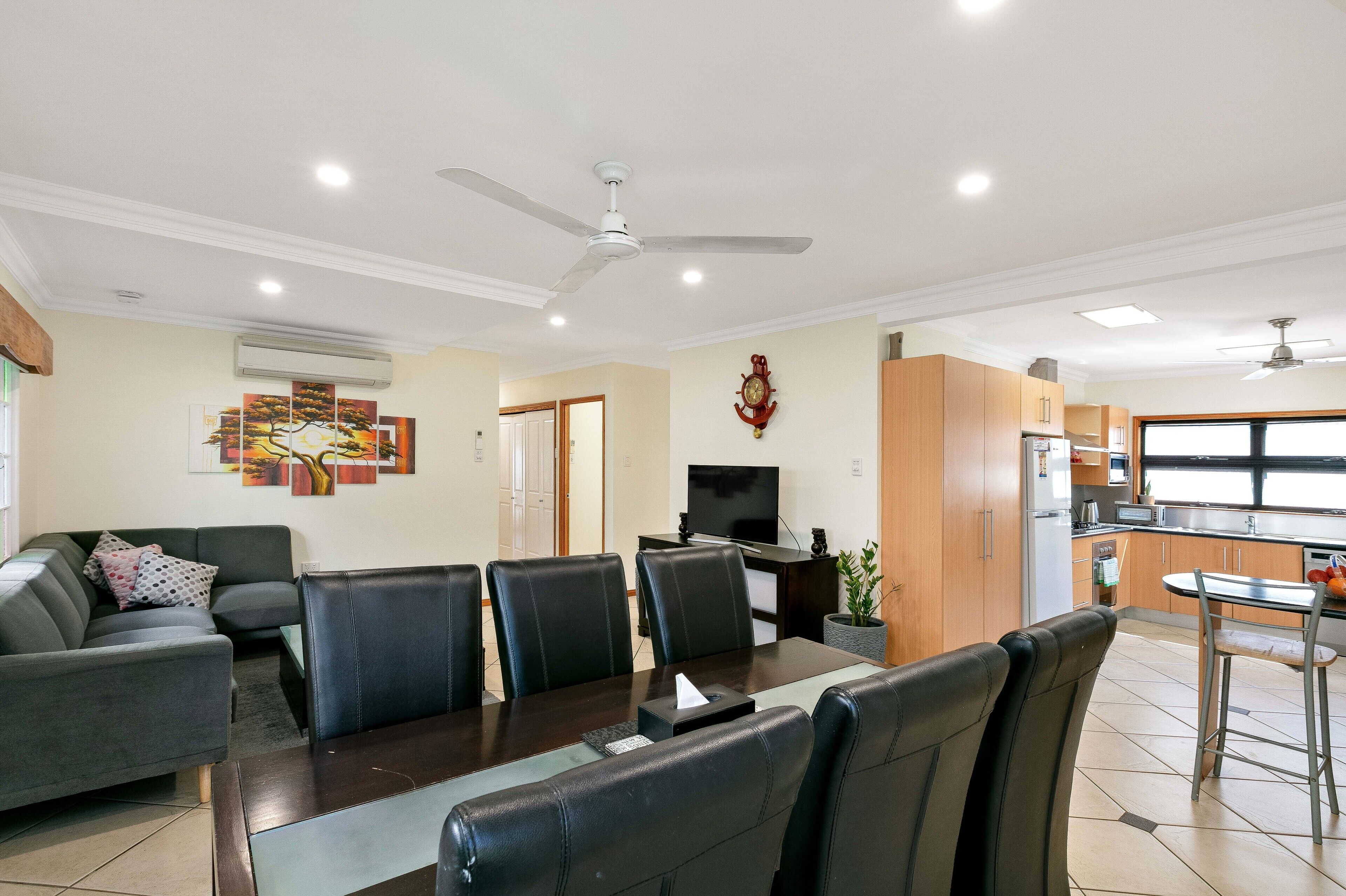 Cairns central  walking Distance \"Town House\" — image 10