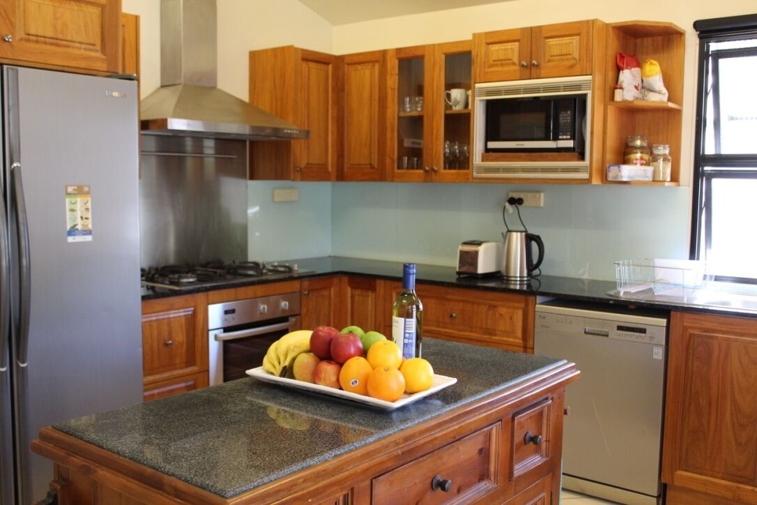 Cairns central  walking Distance \"Town House\" — image 19