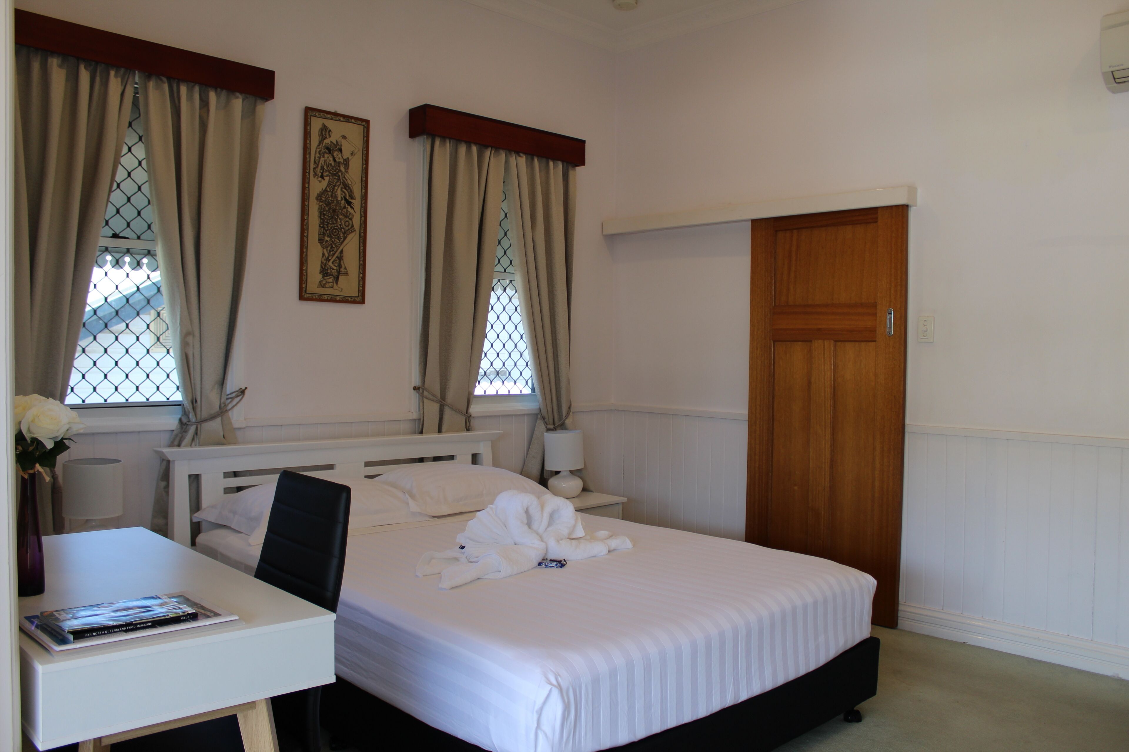 Cairns central  walking Distance \"Town House\" — image 25