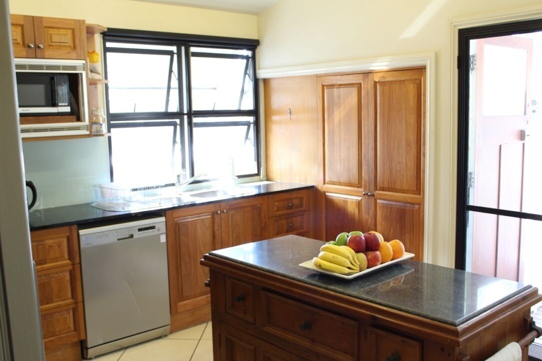 Cairns central  walking Distance \"Town House\" — image 21