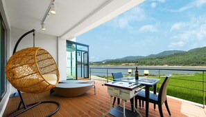 Villa (Pool / Type #1 Over base 2 pax, EPF) | Terrasse/Patio