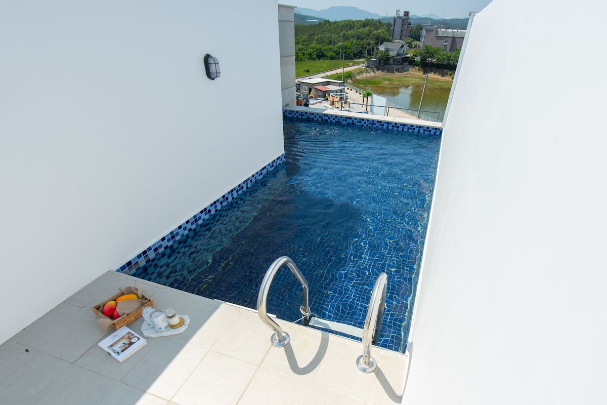 Villa (Pool / Type #5 Over base 2 pax, EPF) | Kolam renang persendirian