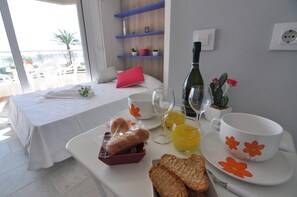 Een strijkplank/strijkijzer