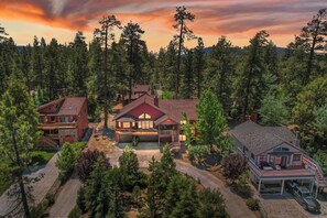 Exterior - Lakeview Lookout by Destination Big Bear : Close to Lake, Marinas, Village, & Restaurants! Game Room with Pool & Poker Table! Hot Tub! (Big Bear Lake)