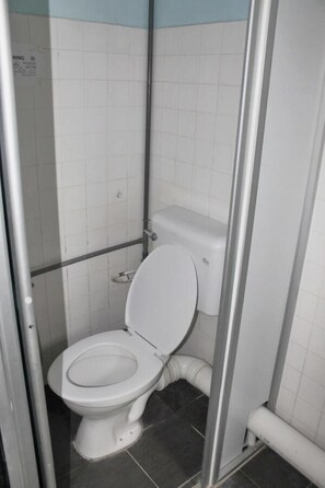 Basic Shared Dormitory | Bathroom