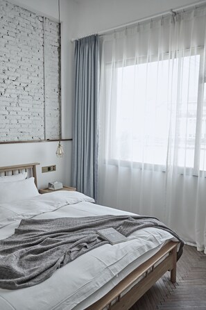 Design-Zimmer (CANG) | Individuell dekoriert, individuell eingerichtet, Schreibtisch