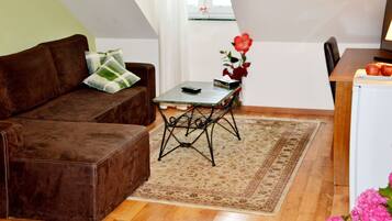 Suite, 1 slaapkamer | Een bureau, gratis babybedden, gratis wifi, beddengoed