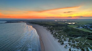 Una playa cerca