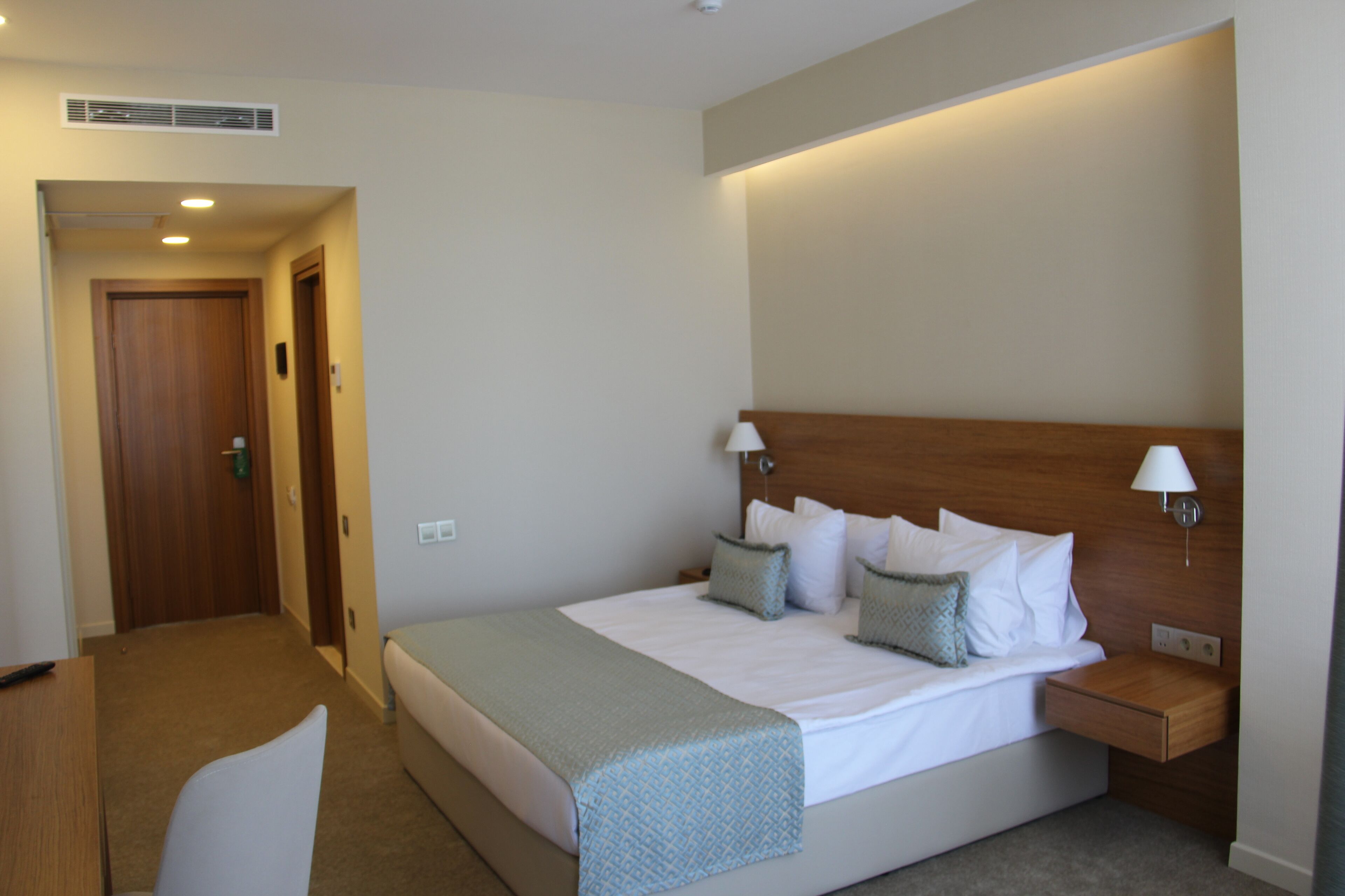 Kamar Double, pemandangan kebun | Seprai premium, minibar, brankas, dan tirai kedap cahaya