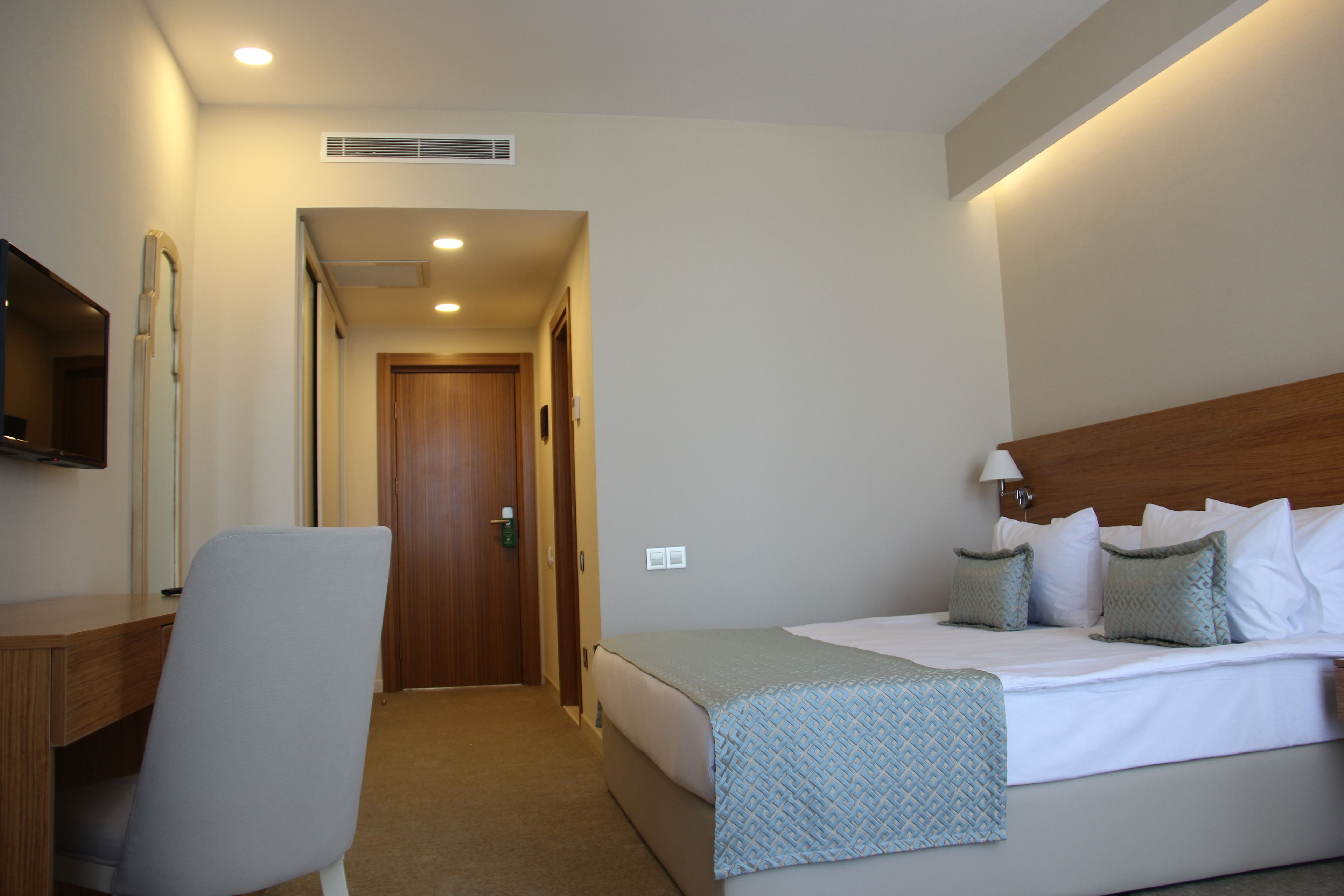 1 bedroom, premium bedding, minibar, in-room safe