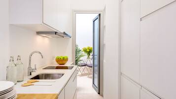 Fridge, microwave, dishwasher, coffee/tea maker