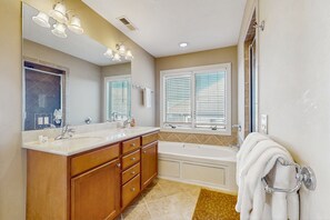 Hair dryer, towels - Large, family-friendly condo with amazing views, gourmet kitchen & loft (Sugar Mountain)