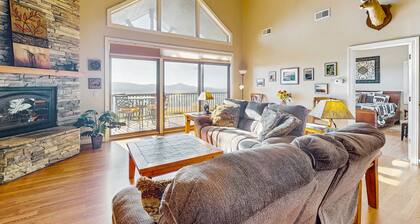 Large, family-friendly condo with amazing views, gourmet kitchen & loft