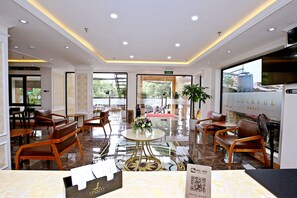 Lobby lounge - Luckful Hotel (Hanoi)