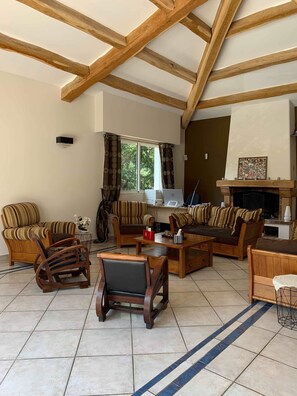 Interior - Villa with private pool and garden / French Riviera (La Gaude)