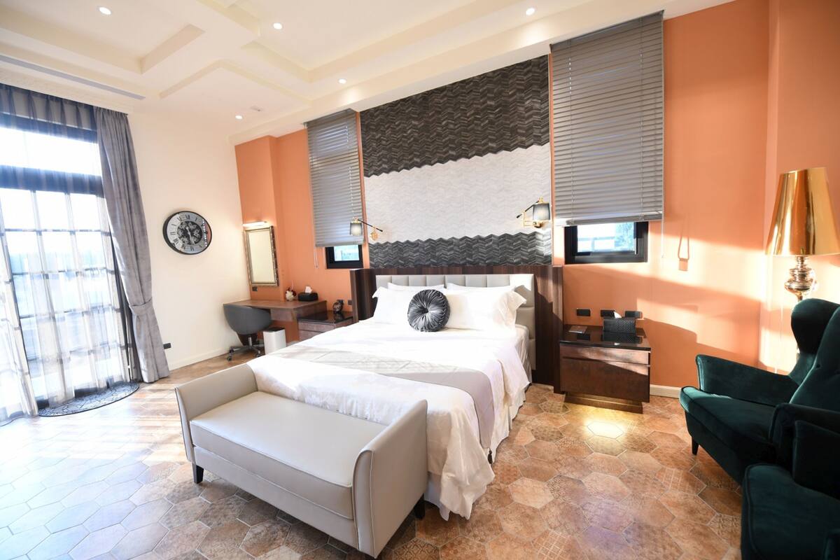 Premium bedding, minibar, desk, laptop workspace
