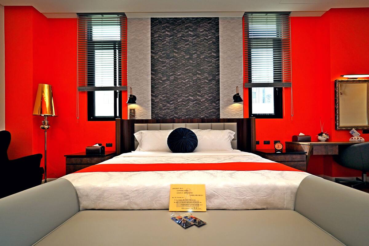 Premium bedding, minibar, desk, laptop workspace