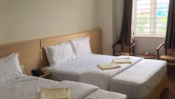 Standard Quadruple Room, 2 Queen Beds | Desk, free WiFi, bed sheets