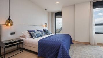 2 bedrooms, iron/ironing board, Internet, bed sheets