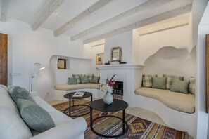 Smart-TV, peis og bøker