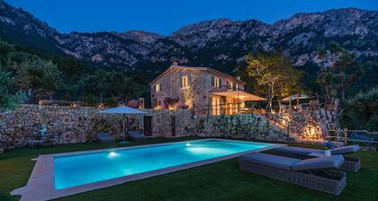Villa con mucho espacio exterior y piscina perfecta para una familia