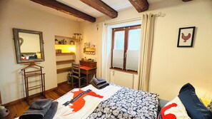 2 chambres, coffres-forts dans les chambres, bureau