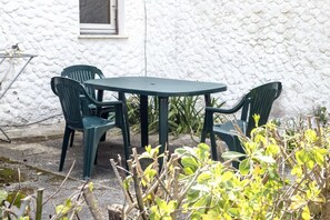 Outdoor dining - M224 - Marcelli, three-room apartment with garden 150m from the sea (Marcelli)