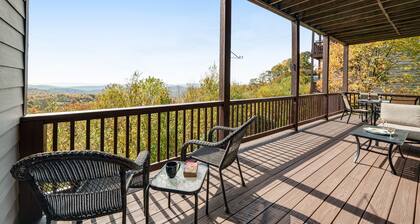 Beautiful Sugar Mountain condo w/panoramic views & private deck