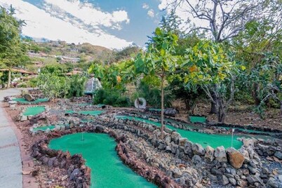 Your Comfortable, Safe, Updated Villa Retreat for 2 to 6 Guests in Playa Hermosa