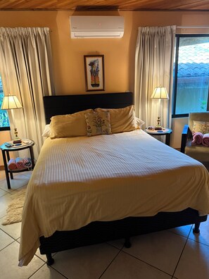 4 bedrooms, in-room safe, desk, travel cot