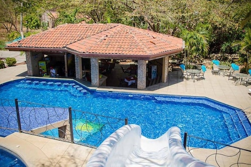 Your Comfortable, Safe, Updated Villa Retreat for 2 to 6 Guests in Playa Hermosa