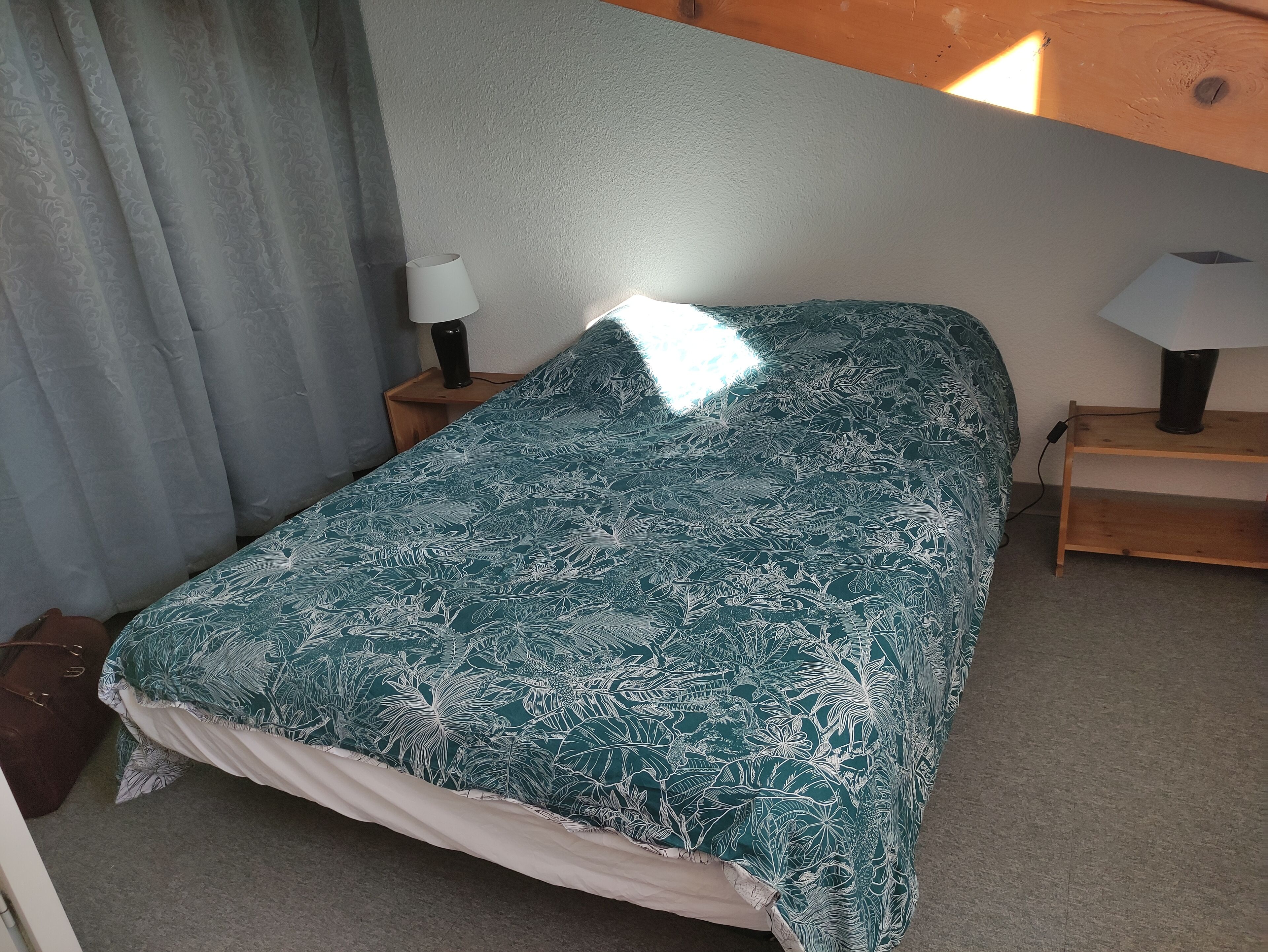 1 chambre, fer et planche à repasser, draps fournis