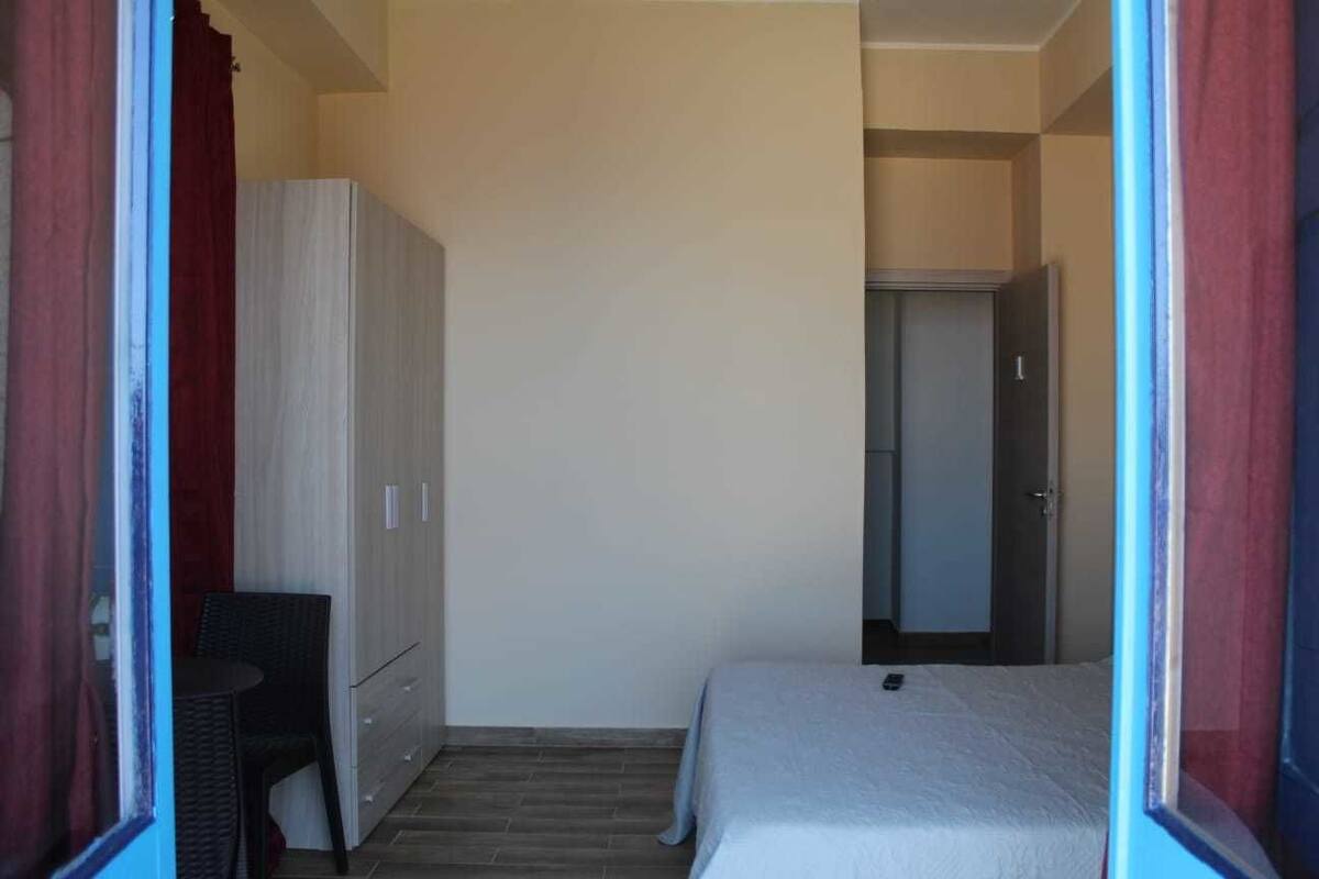 Double Room, Sea View | Desk, blackout drapes, free WiFi, bed sheets