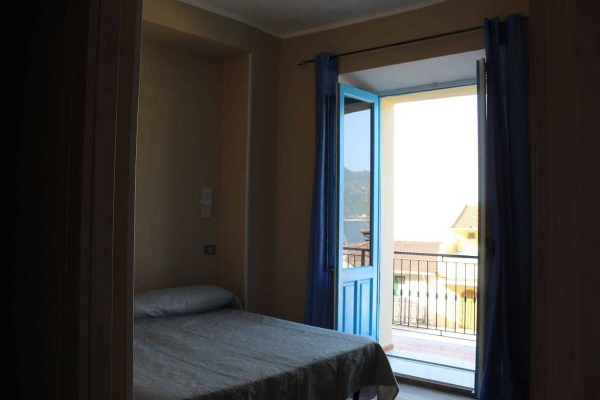 Quadruple Room, Sea View | Desk, blackout drapes, free WiFi, bed sheets