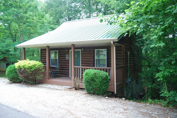 Exterior - Loft Cabin with Hot Tub @ LakePointe Resort - no cleaning fees! (Russell Springs)