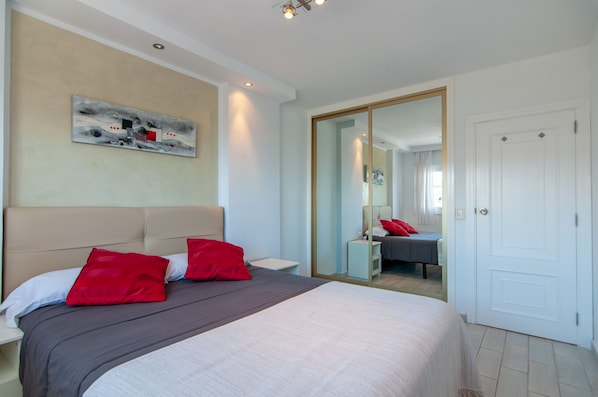 1 bedroom, in-room safe, iron/ironing board, free WiFi