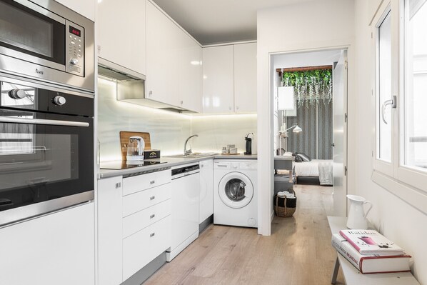 Fridge, microwave, oven, dishwasher