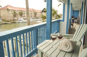 Outdoor dining - Island Time CSPN216K: Waterfront Condo with Boat Slip, Pool & Hot Tub (Corpus Christi)