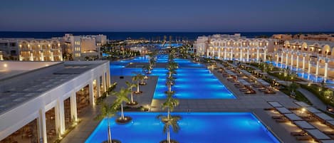 5 outdoor pools