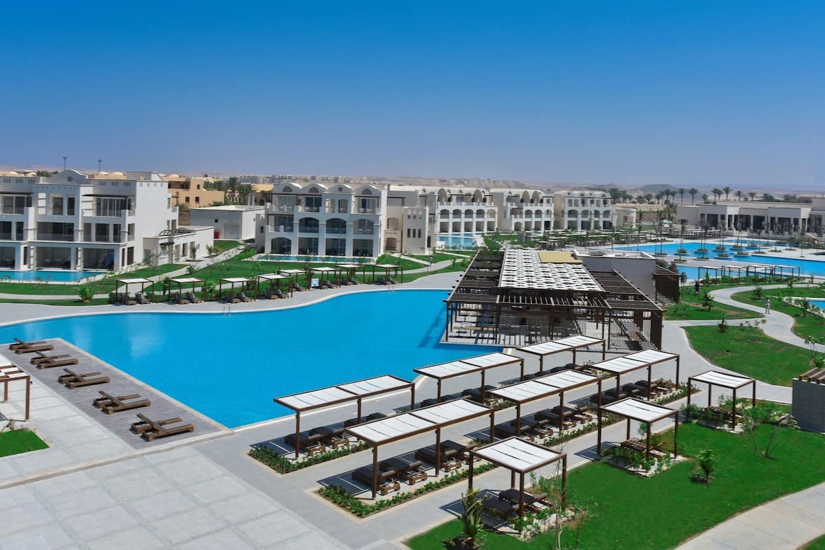 Premium bedding, in-room safe, bed sheets