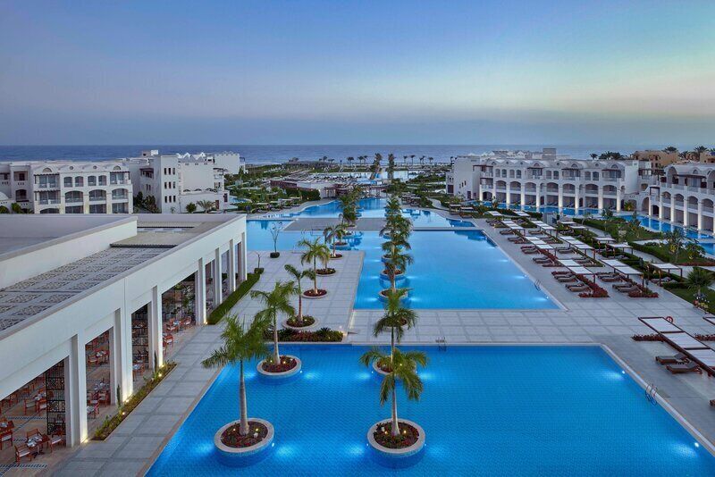 5 outdoor pools