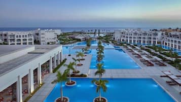 5 outdoor pools