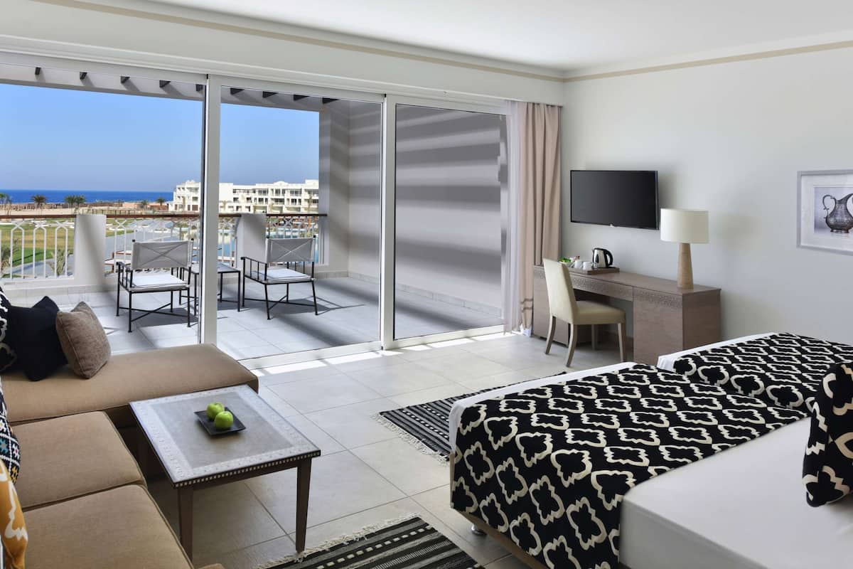 premium bedding, in-room safe, bed sheets