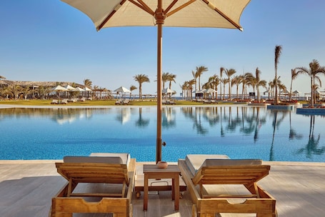 5 outdoor pools