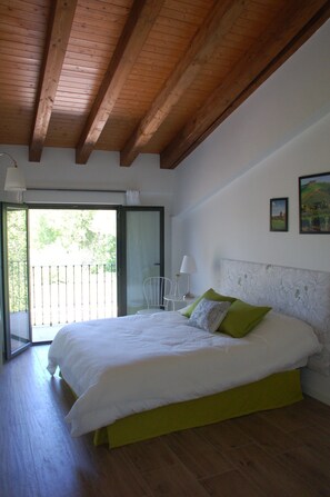 5 Schlafzimmer, Schreibtisch, Reisekinderbett, kostenloses WLAN