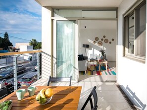 Outdoor dining - Luxurious apartment in the best location in Tel Aviv (Tel Aviv-Yafo)
