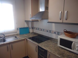 Réfrigérateur, micro-ondes, cafetière/bouilloire