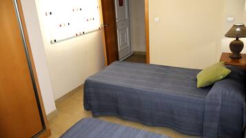 2 bedrooms, bed sheets