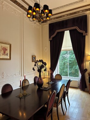 تناول الطعام